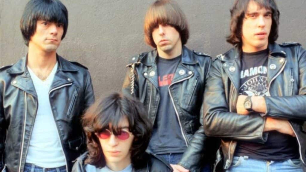Foto de integrantes do grupo Ramones