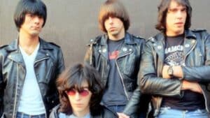 Foto de integrantes do grupo Ramones