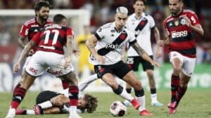 Foto de disputa entre o Vasco e o Flamengo