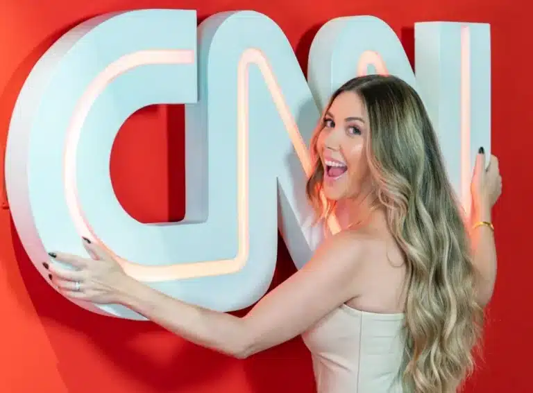 Foto de Mica Rocha na CNN Brasil