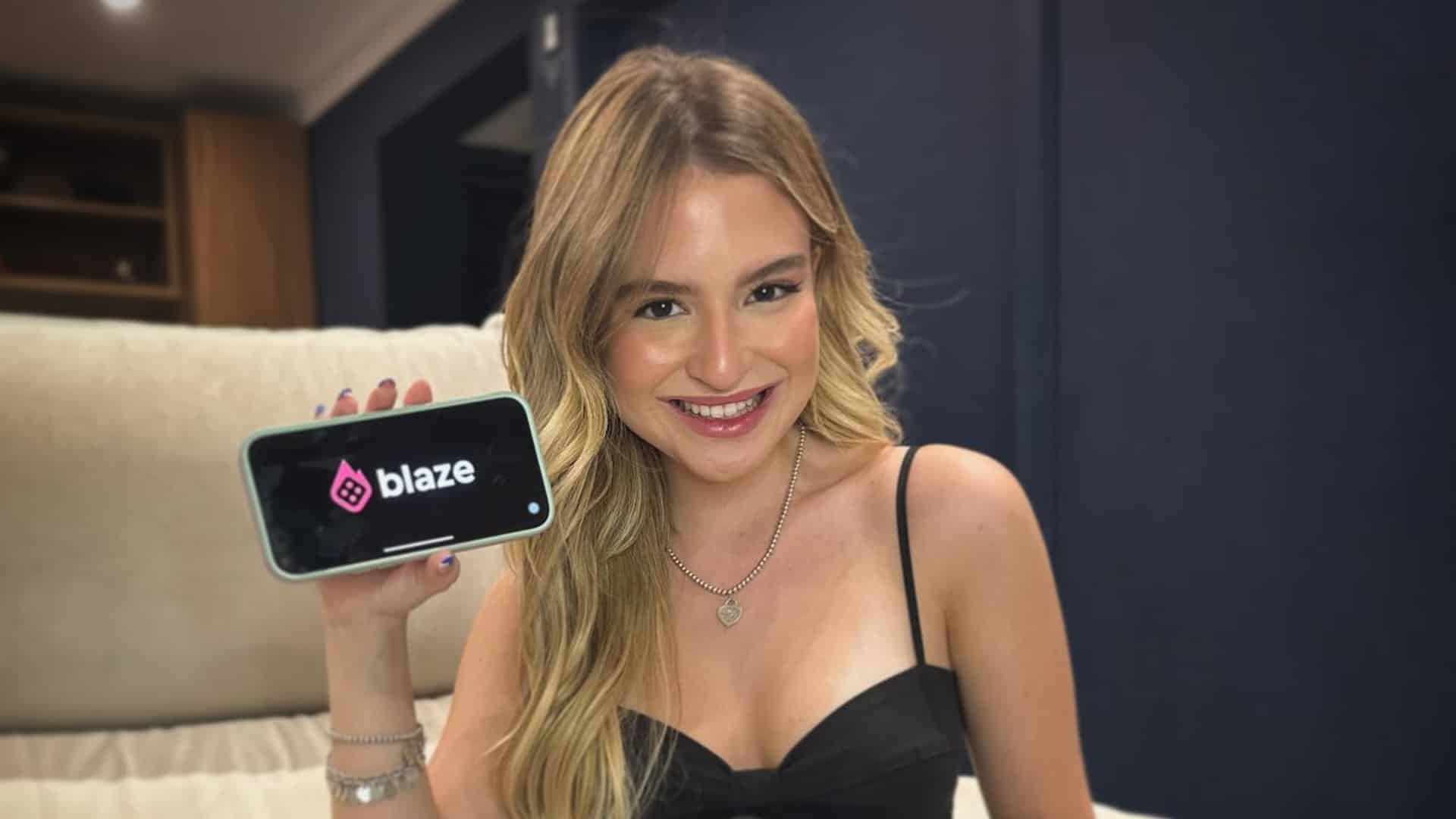 Foto de Sophia Valverde fazendo propaganda de casa de apostas