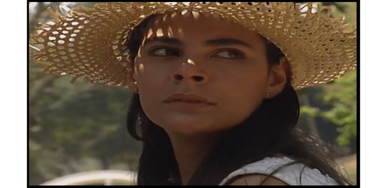 Luzia é expulsa da fazenda após descobrirem que foi ela que envenenou as aves em Mulheres de Areia