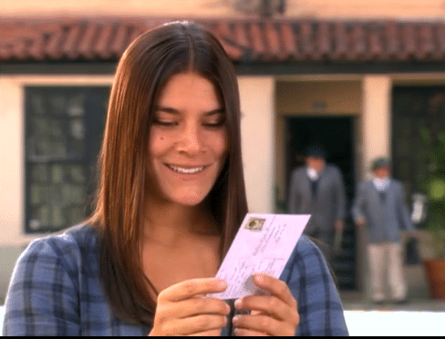 Com a ajuda de Terê, Selena chega no endereço da parente da professora, mas descobre que eles se mudaram em Alma Gêmea
