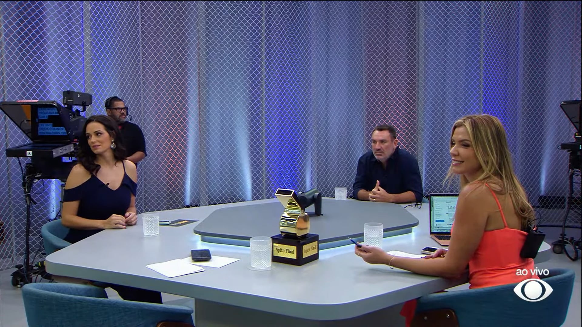 Foto do elenco do programa Apito Final