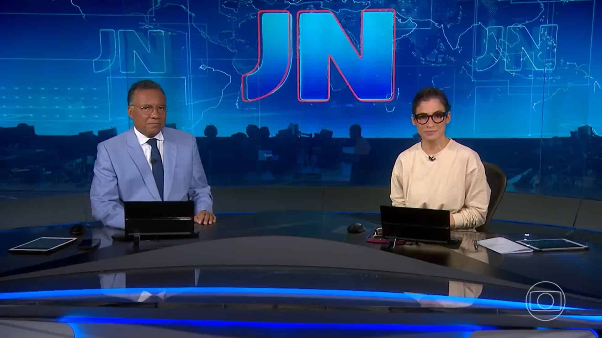 Foto de Heraldo Pereira e Renata Vasconcellos na bancada do Jornal Nacional