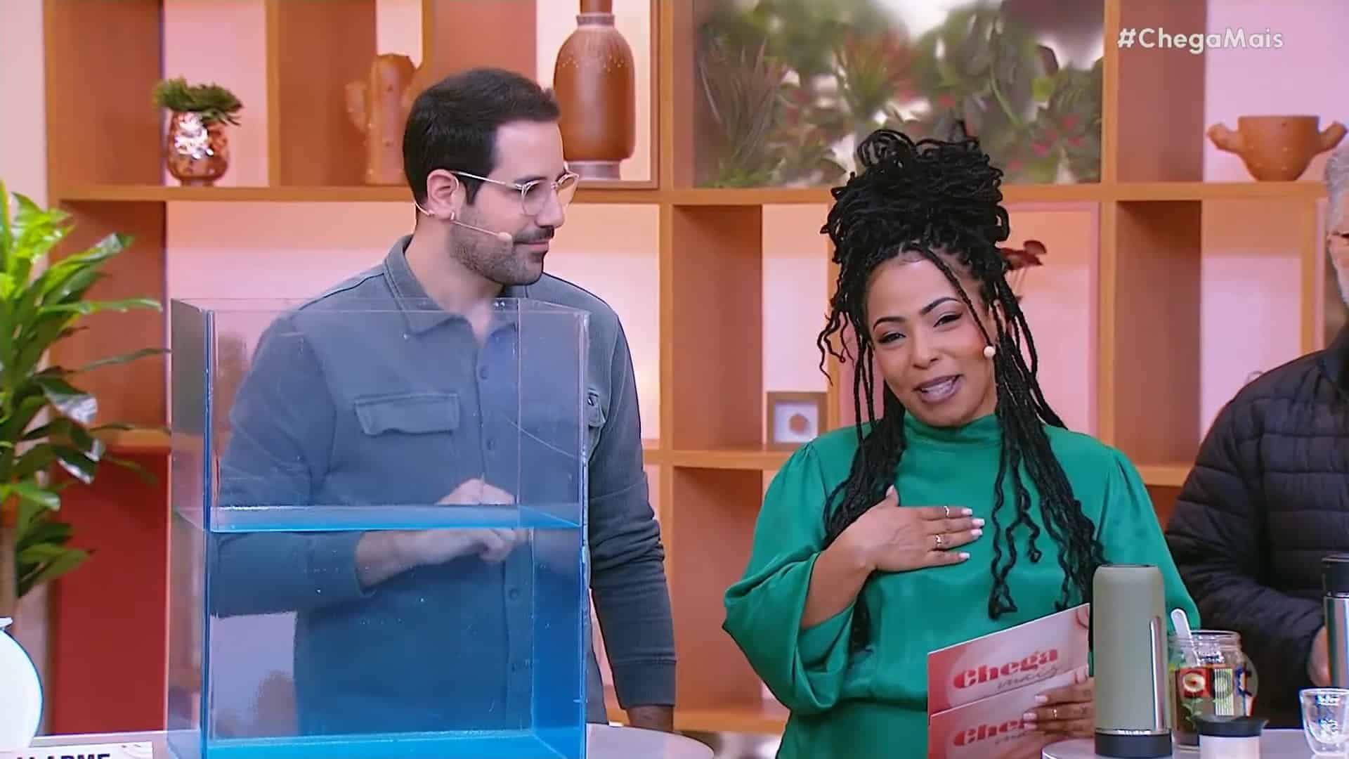 Foto de Paulo Mathias e Juliana Oliveira no programa Chega Mais