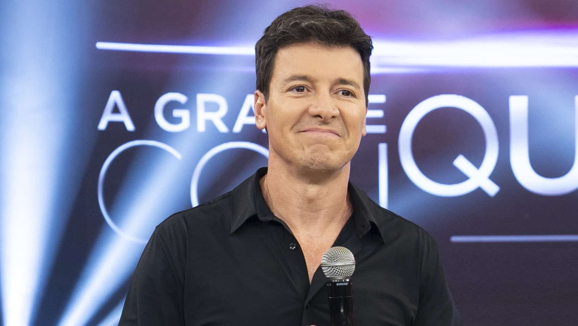 Foto do apresentador Rodrigo Faro no programa Hora do Faro