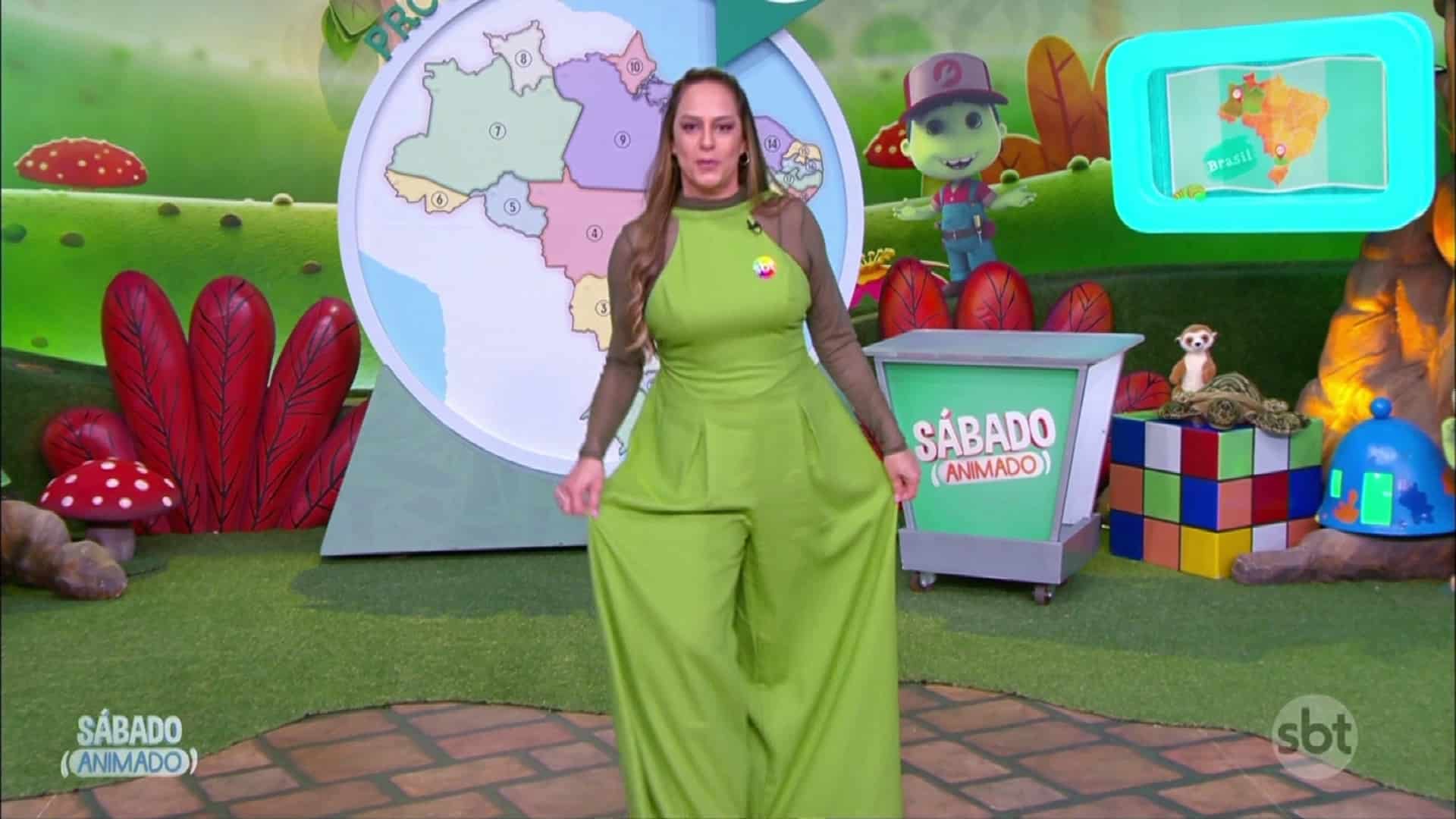 Foto da apresentadora Silvia Abravanel no estúdio do Sábado Animado