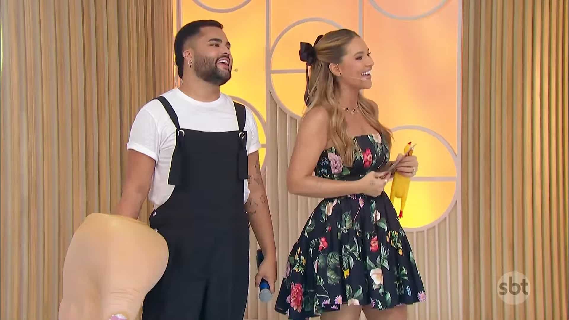 Foto de Lucas Guedez e Virginia Fonseca no programa Sabadou