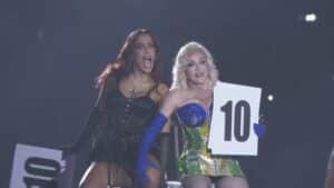 Foto de Anitta e Madonna em show