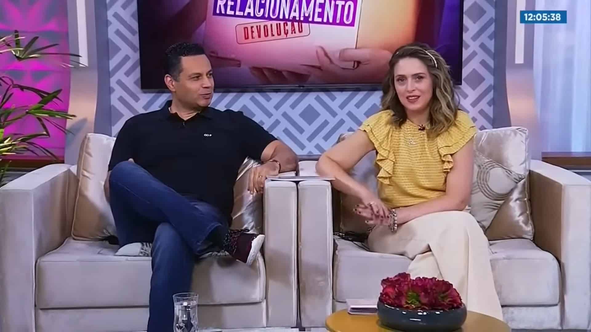 Foto de Renato e Cristiane Cardoso no estúdio do The Love School
