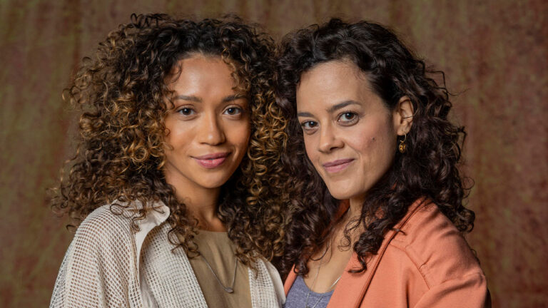 Lorena Lima como Laís e Maeve Jinkings como Cecília em divulgação da novela Vale Tudo