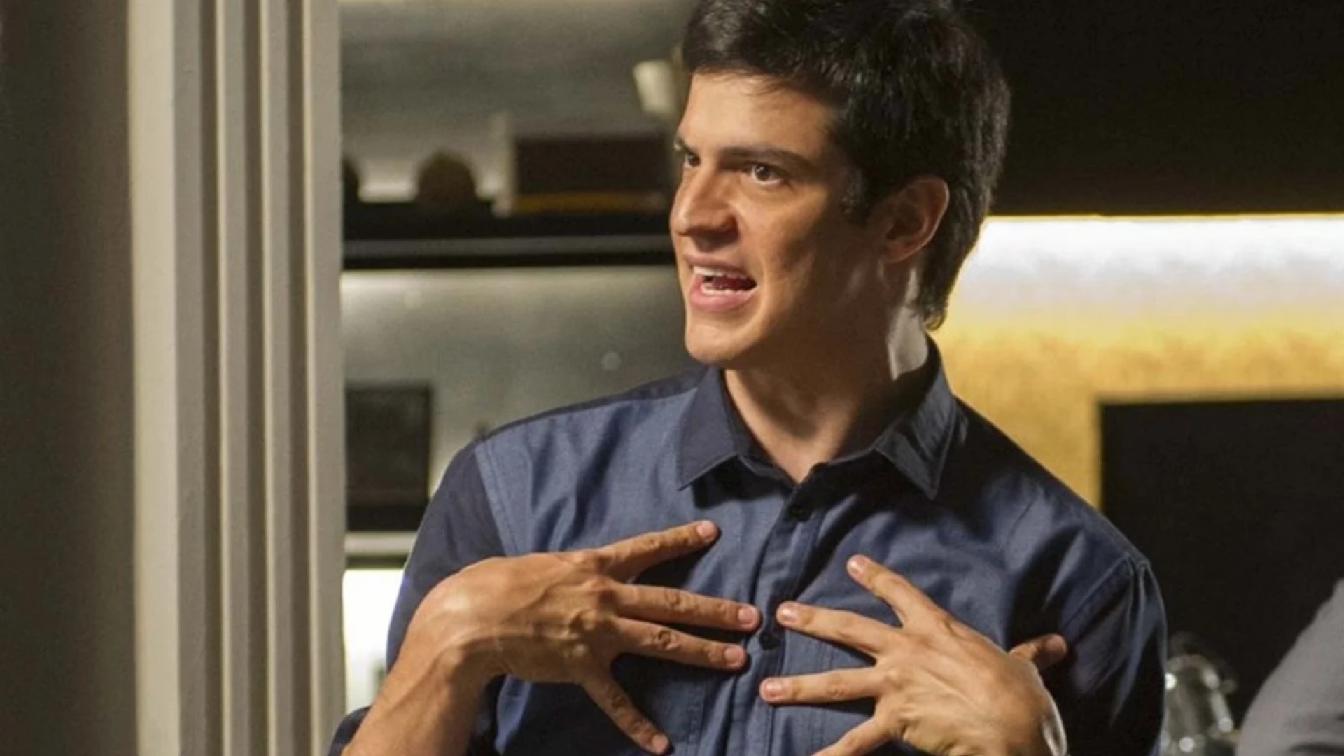 Mateus Solano avalia que Félix fez sucesso porque público adora ver  preconceitos