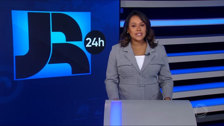 Foto de Salcy Lima apresentando o Jornal da Record 24h