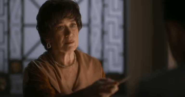 Maristela se vê impotente diante das armações de Basílio em Garota do Momento