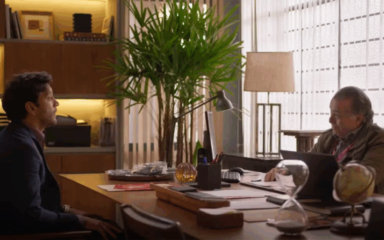 Vanderson cobra de Abel o motivo de terem lhe mentido sobre Ellen em Dona de Mim