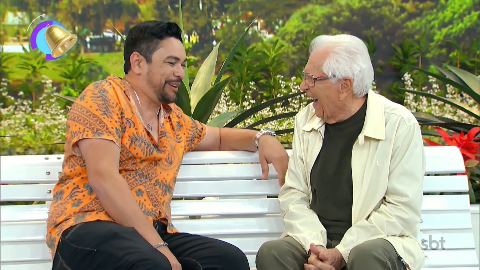 Foto do sino comemorativo em A Praça é Nossa