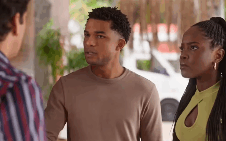 Leona e Samuel defendem Sofia de Vanderson em Dona de Mim