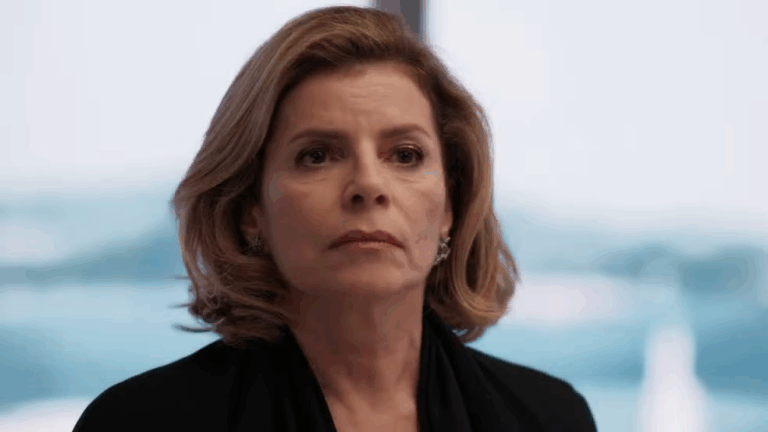 Odete se recusa a ajudar Nice e é ameaçada em Vale Tudo