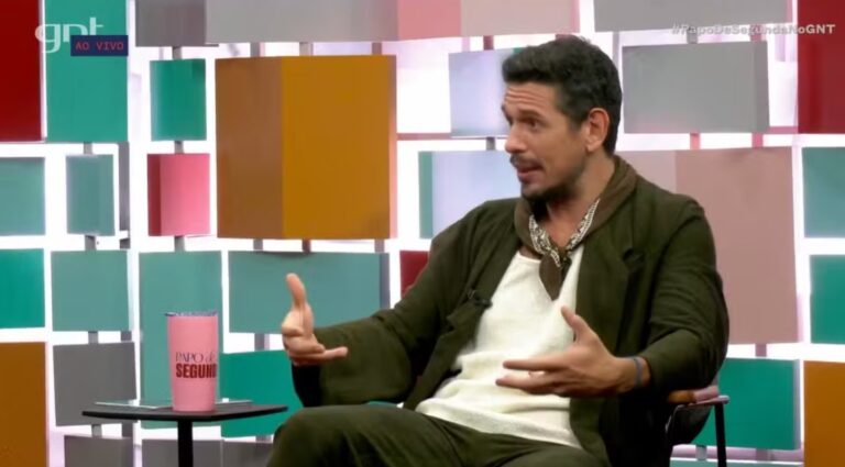 João Vicente de Castro no cenário colorido do Papo de Segunda