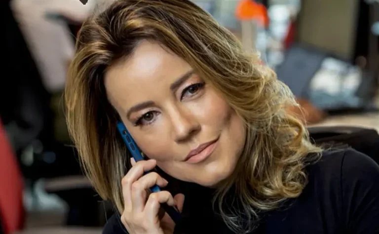 Natuza Nery de roupa preta