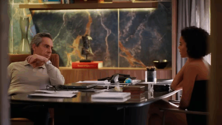 Fátima é chantageada por César para conseguir uma transferência para Paris em Vale Tudo