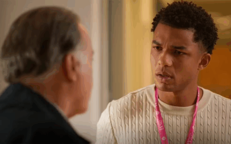 Samuel relembra momentos de sua infância com Abel em Dona de Mim