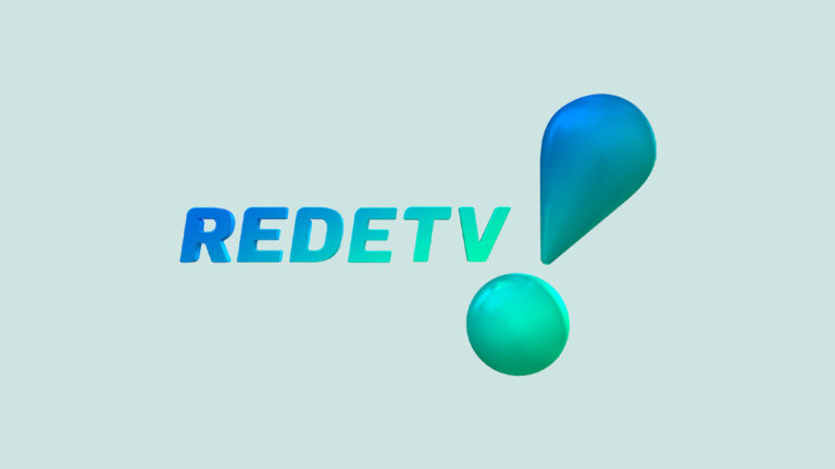 Logotipo da RedeTV! com letras em azul e verde ao lado de ponto de exclamação estilizado em 3D