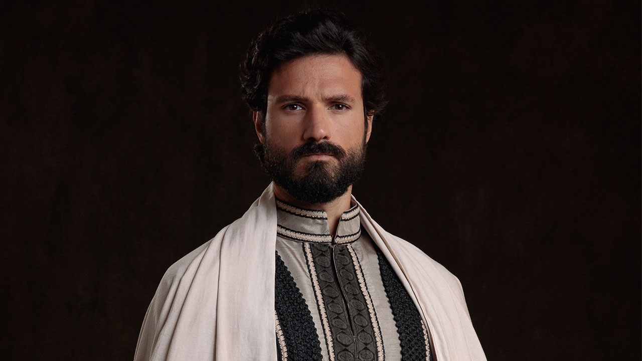 Saulo (Murilo Cezar) com expressão séria e traje de época em imagem promocional de Paulo, O Apóstolo