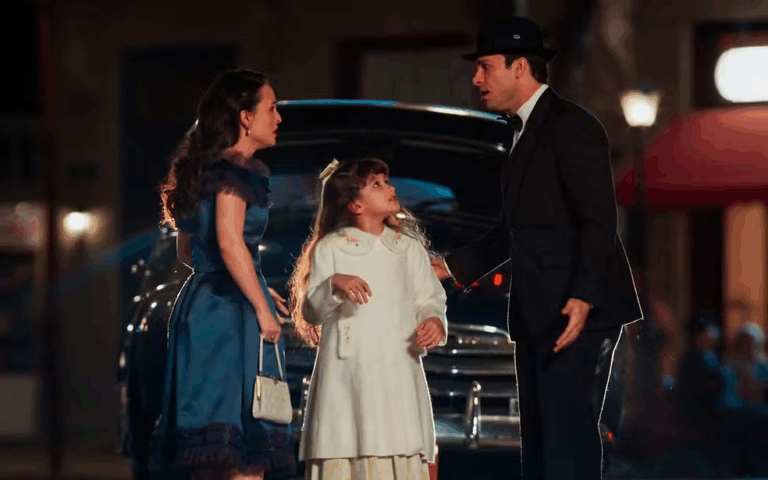 Estela se assusta com carro misterioso e quase é atropelada em Êta Mundo Melhor!