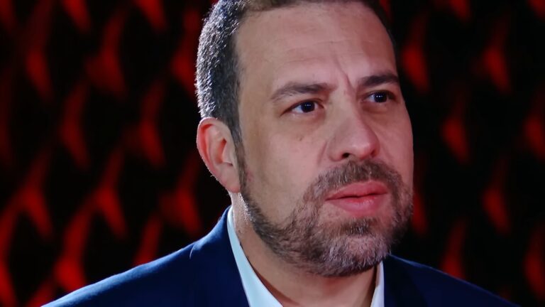 Foto de Guilherme Boulos em entrevista ao No Alvo