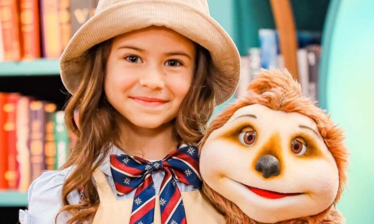 Mel Summers assina com a Globo