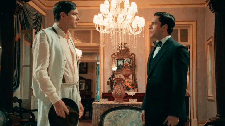 Candinho resolve mandar fazer cópias da marca de nascença de Júnior em Êta Mundo Melhor!