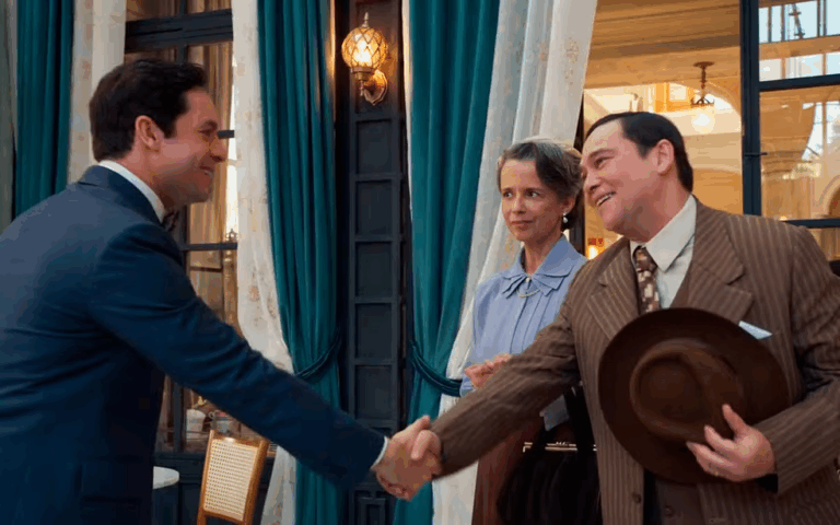 Celso conhece Marilda e Aderbal na confeitaria em Êta Mundo Melhor!