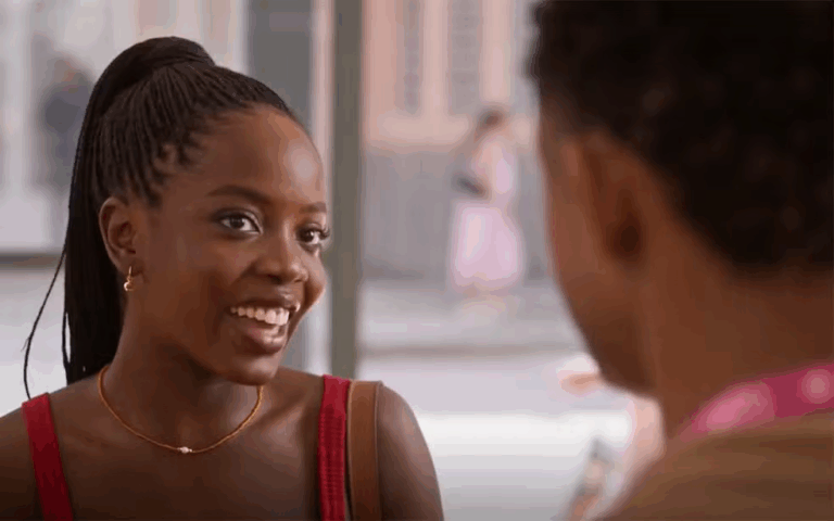 Leona vai até a Boaz se candidatar ao emprego de costureira em Dona de Mim