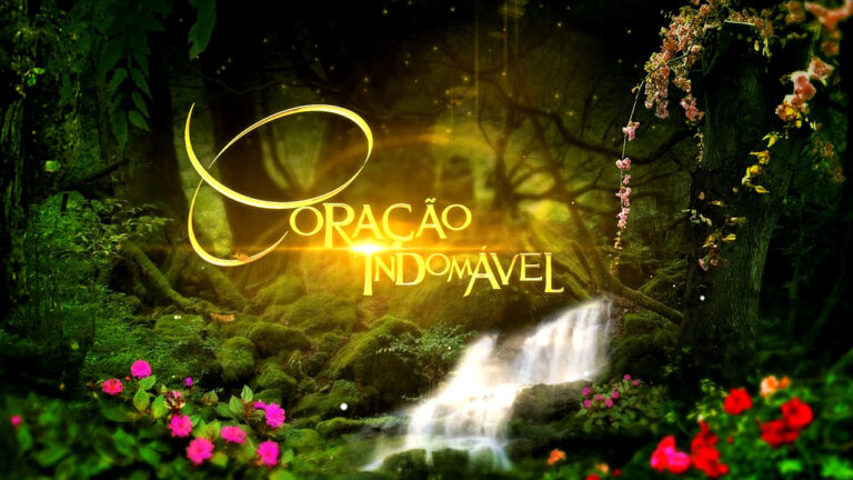 Logotipo da novela Coração Indomável em cenário de floresta com flores coloridas e cachoeira ao fundo