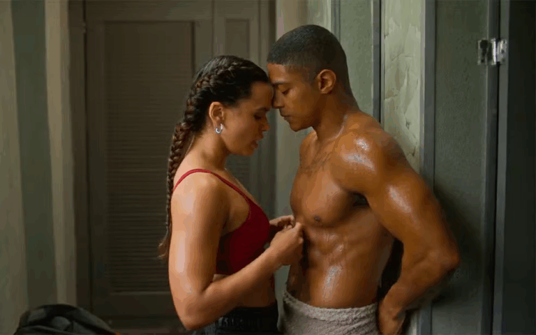 Bárbara ataca Marlon no vestiário da academia em Dona de Mim