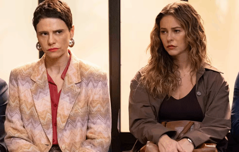 Heleninha é chamada para depor na delegacia e revela a raiva da mãe por ela em Vale Tudo