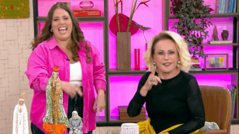 Ana Maria Braga e Tati Machado no estúdio do Mais Você com cenário rosa