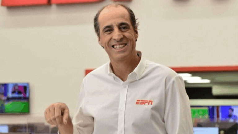 Fernando Meligeni no fundo da redação da ESPN