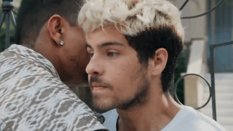 Raul pede para Joélly repensar sobre a sua gravidez em Três Graças