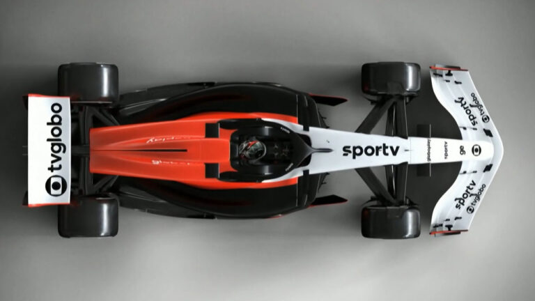 Simulação gráfica de um carro de Fórmula 1 nas cores preta, laranja e branca com os logotipos da TV Globo e SporTV