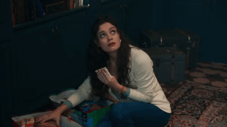 Gerluce não resiste a tentação e resolve furtar o dinheiro de Arminda em Três Graças