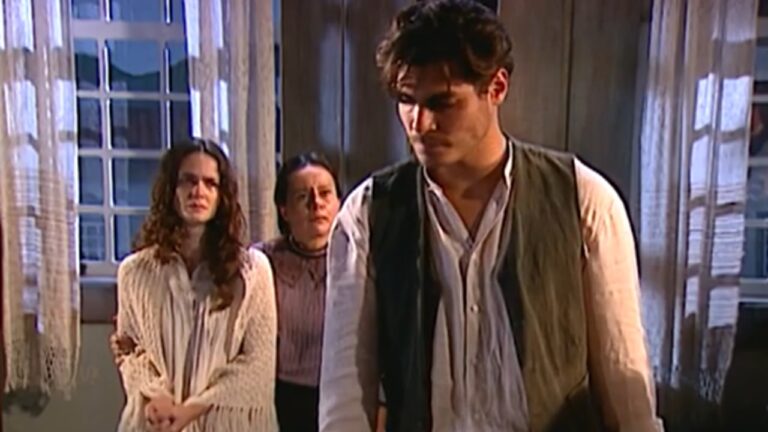 Matteo com expressão triste se despede de Rosana e Maria do Socorro em cena de Terra Nostra