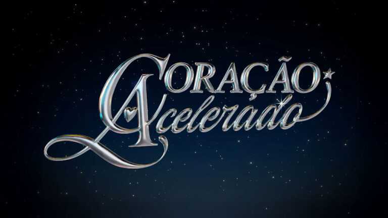 Logotipo da novela Coração Acelerado com letras prateadas em estilo cursivo sobre fundo azul escuro com estrelas brilhantes