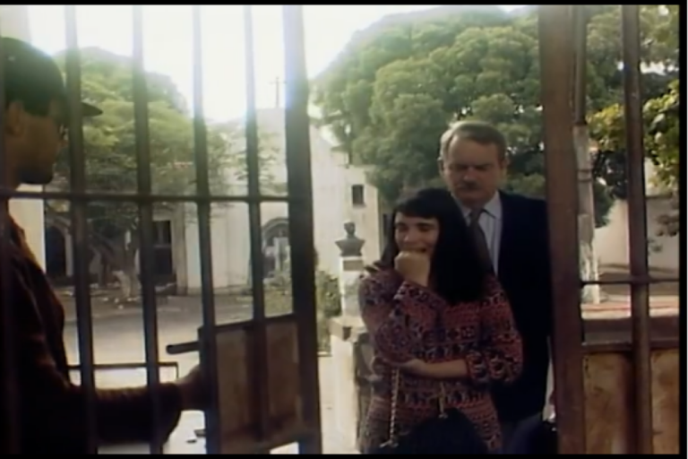 Ademar consegue o alvará de soltura para Maria do Carmo em Rainha da Sucata