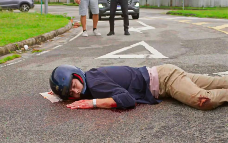 Davi sofre grave acidente e corre risco de vida em Dona de Mim