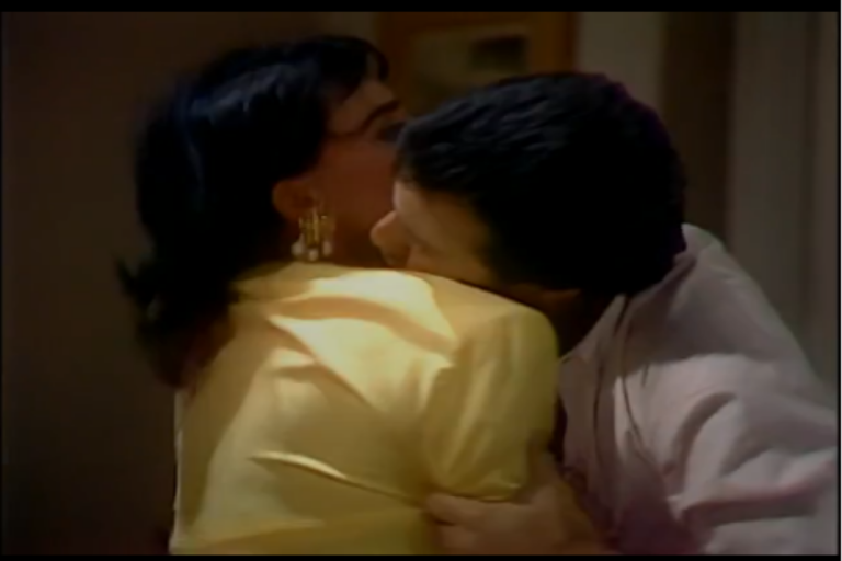 Maria do Carmo descobre as falcatruas de Edu e os dois brigam em Rainha da Sucata