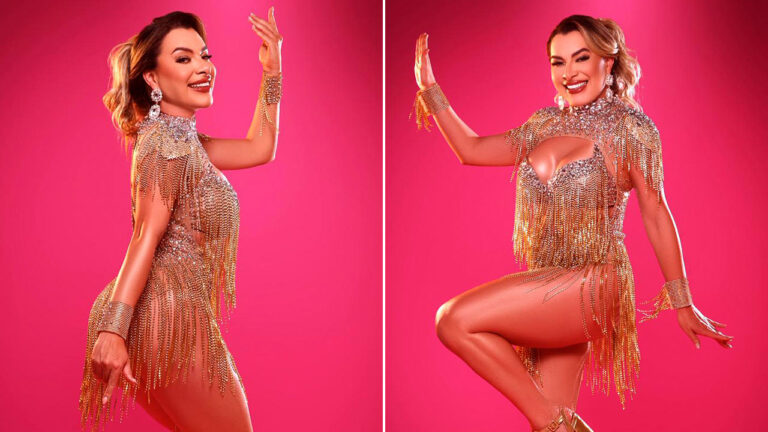 Marina Orlanda sorri usando figurino dourado com franjas e brilhos em duas poses de dança diferentes sobre um fundo rosa vibrante