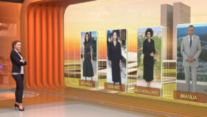 Apresentadora no cenário do Bom Dia Brasil com telões laterais exibindo correspondentes de São Paulo, Londres, Belo Horizonte e Brasília